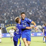 Julio Cesar merayakan gol kemenangan Persib Bandung atas Persik Kediri