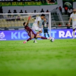 Pemain Persebaya Surabaya berduel dengan pemain PSM Makassar di Stadion Gelora B.J. Habibie Parepare