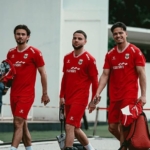Pemain Timnas Indonesia berjalan menuju lapangan