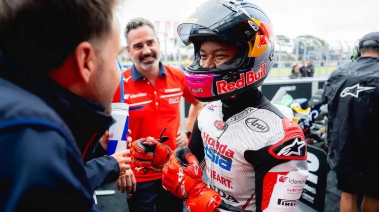 Veda Ega Pratama di paddock