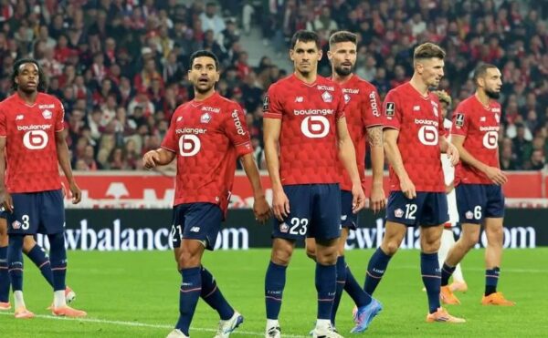 Para pemain Lille saat menghadapi Lens